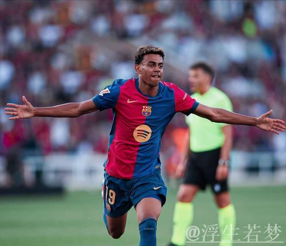 巴萨17岁天才禁区1V3过人献助攻,11球16助惊艳表现引热议 巴萨17岁天才禁区1V3过人献助攻,11球16助惊艳表现引热议